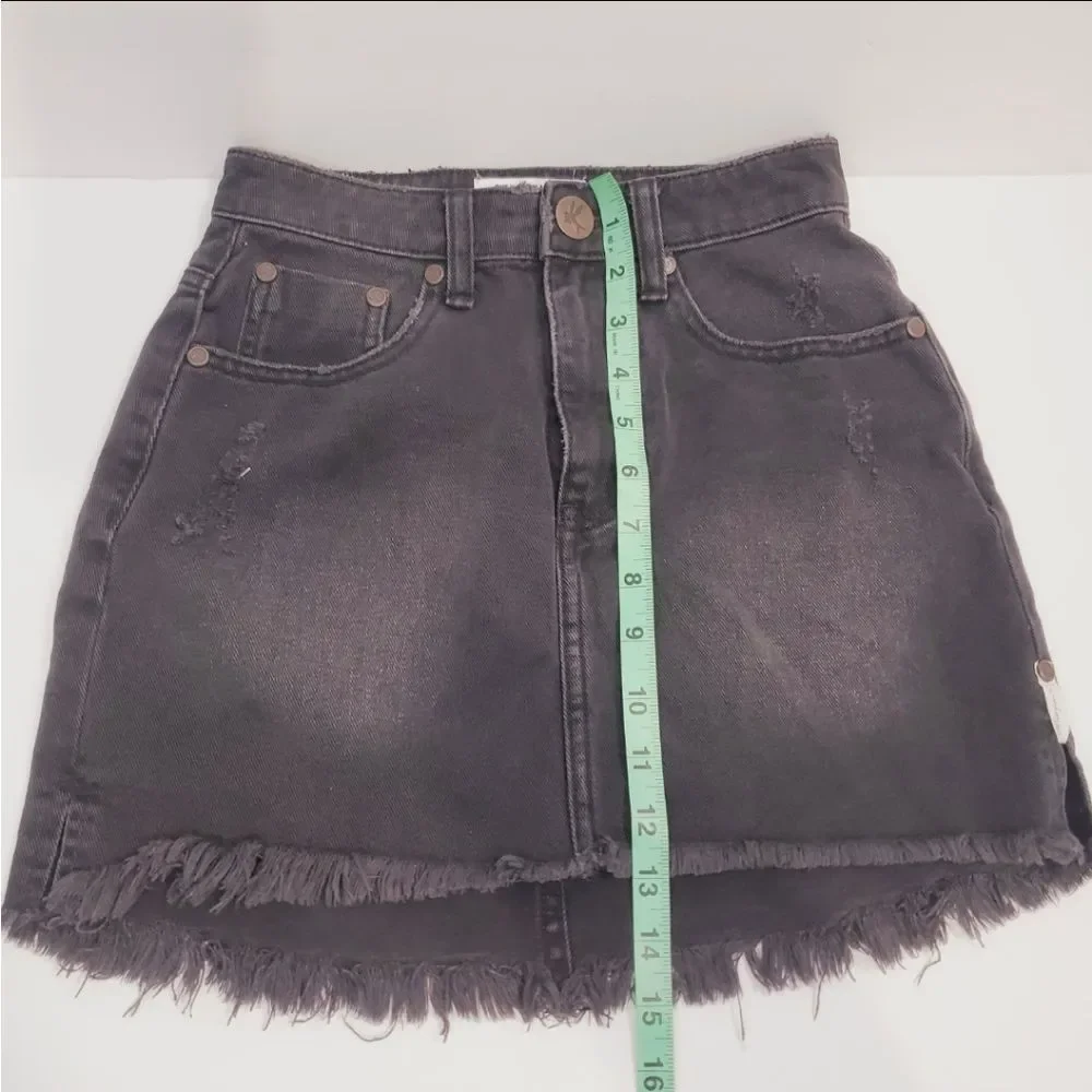 5$25 One teaspoon 2020 y2k style mini denim skirt black wash size 22 / XXS